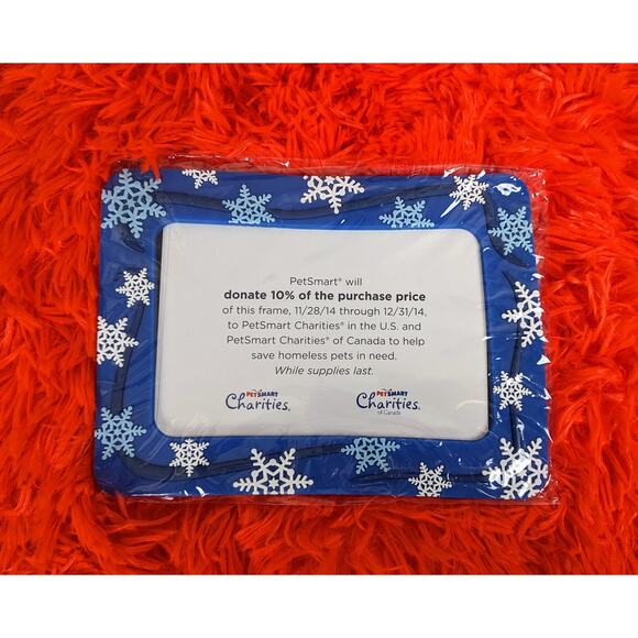 NWT 2014 Petsmart Blue White PVC Rubber Winter Snowflake Christmas 4x6 Pet Frame - Picture 1 of 2